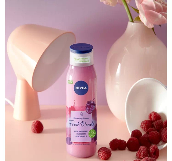 Kliknij na zdjęcie, aby je powiększyć NIVEA FRESH BLENDS ERFRISCHENDES DUSCHGEL 300ML