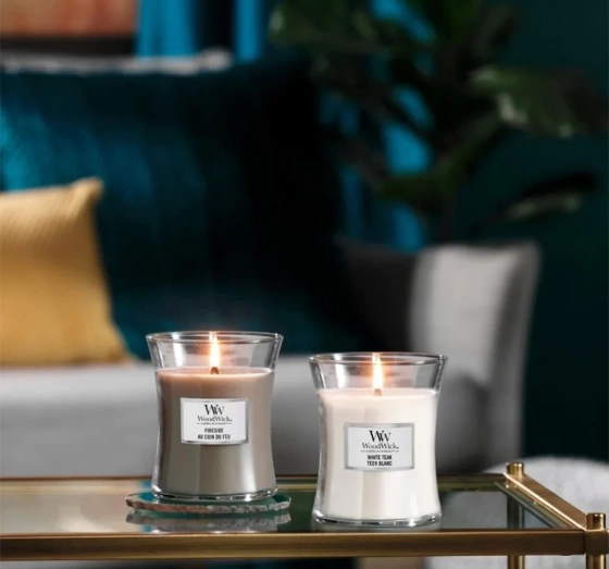 Kliknij na zdjęcie, aby je powiększyć Woodwick Medium Jar Candle Duftkerze Fireside 275 g