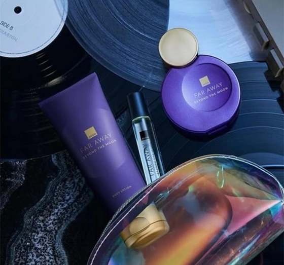 Kliknij na zdjęcie, aby je powiększyć AVON FAR AWAY BEYOND THE MOON PARFÜMIERTE KÖRPERLOTION 125ML