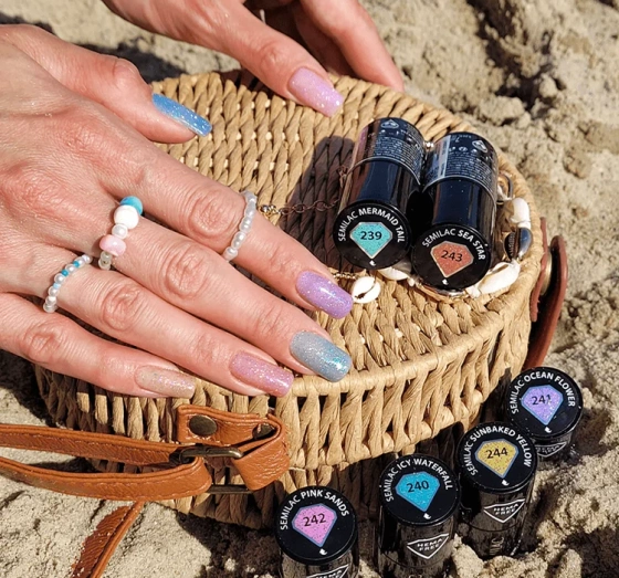 Kliknij na zdjęcie, aby je powiększyć Semilac Sea Queen UV-Nagellack 243 Sea Star 7ml