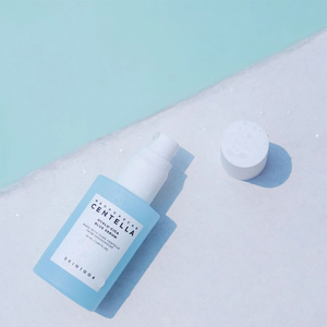 SKIN1004 Madagascar Centella Hyalu-Cica Blue – feuchtigkeitsspendendes Gesichtsserum mit asiatischem Wassernabel 50 ml