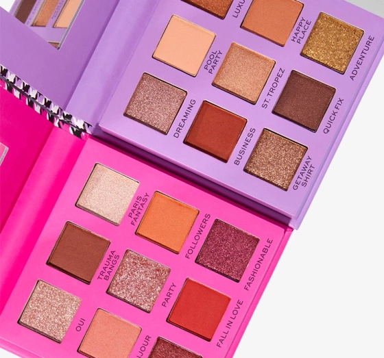 Kliknij na zdjęcie, aby je powiększyć MAKEUP REVOLUTION X EMILY IN PARIS LIDSCHATTENPALETTE ST TROPEZ 5,4G