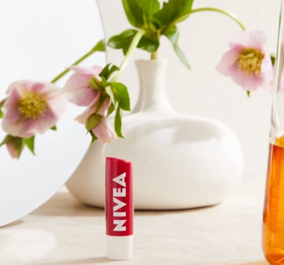NIVEA Limited Edition pflegender Lippenstift Strawberry Shine 4,8 g