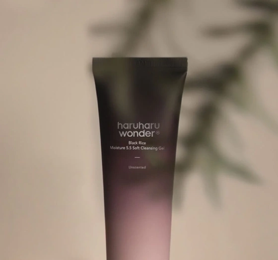 Haruharu Wonder Black Rice Moisture 5.5 Soft Sanftes Reinigungsgel für das Gesicht 100 ml