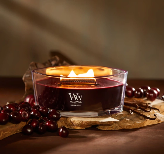 Kliknij na zdjęcie, aby je powiększyć Woodwick Elipse Jar Candle Duftkerze Phantom Cherry 453,6 g