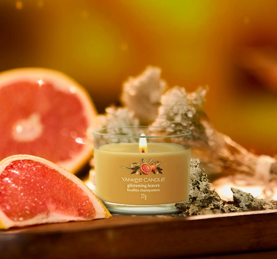 Kliknij na zdjęcie, aby je powiększyć Yankee Candle Signature Mini Duftkerze Glistening Leaves 37 g