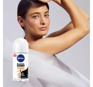NIVEA Black&White; Invisible Ultimate Impact Antitranspirant-Roller für Frauen 50 ml