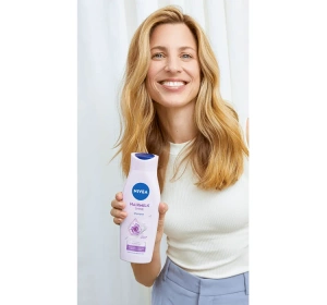 NIVEA Hairmilk Shine Haarshampoo für natürlichen Glanz 400 ml