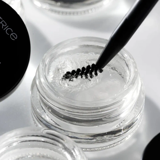 Kliknij na zdjęcie, aby je powiększyć Catrice Lift & Laminate Brow Gel – transparentes Fixiergel für die Augenbrauen, 5 g