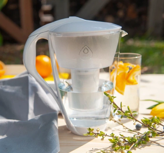 Kliknij na zdjęcie, aby je powiększyć Dafi Crystal LED Glas-Wasserkanne 2 l weiß + Classic-Filter