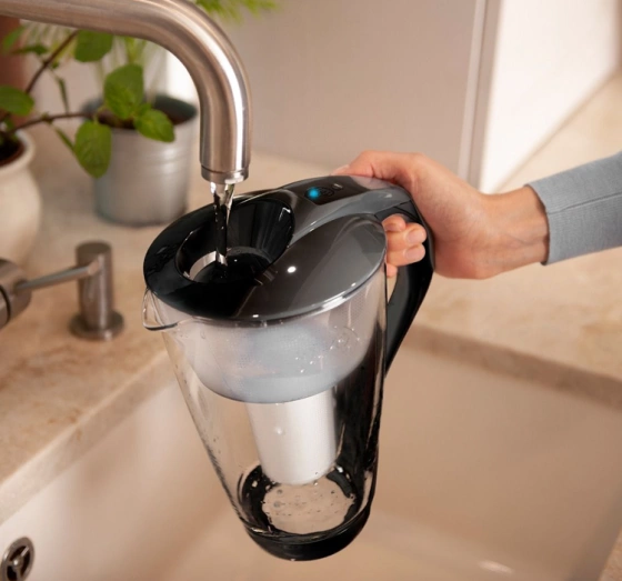 Dafi Crystal LED Wasserkanne mit Filter 2 l Schwarz + Classic-Filter