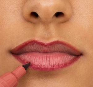 Essence Line N'Stain Tattoo Flüssiger Lipliner 02 Must Have Brown 2,5 ml