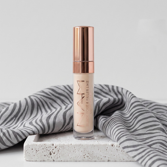 Kliknij na zdjęcie, aby je powiększyć NAM Black Rose & Filler Like Gesichts-Concealer 06N Almond 6 ml