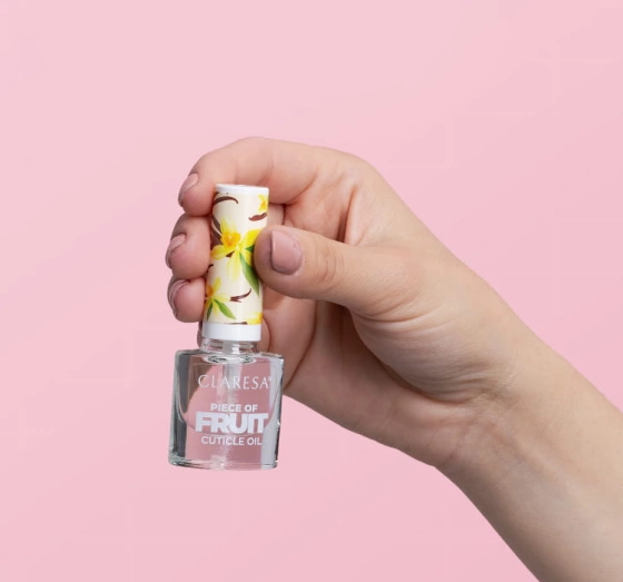 Kliknij na zdjęcie, aby je powiększyć Claresa Piece of Friut Cuticle Oil Fruchtiges Nagelhaut- und Nagelöl Vanilla 5 ml