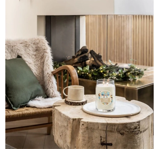 Kliknij na zdjęcie, aby je powiększyć Yankee Candle Signature Apres Ski Große Duftkerze Vanilla Flurries 567 g