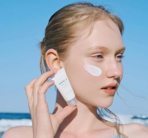 SKIN1004 Madagaskar Centella Hyalu-Cica Water-Fit Sun Serum SPF50+ Gesichtsschutzcreme 15ml