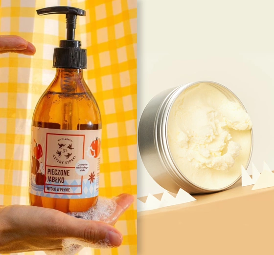 Kliknij na zdjęcie, aby je powiększyć Mydlarnia Cztery Szpaki Geschenkset mit Naturkosmetik Apfel mit Zimt Flüssigseife Gebackener Apfel 300 ml + Körpermousse Zimt mit Vanille 150 ml