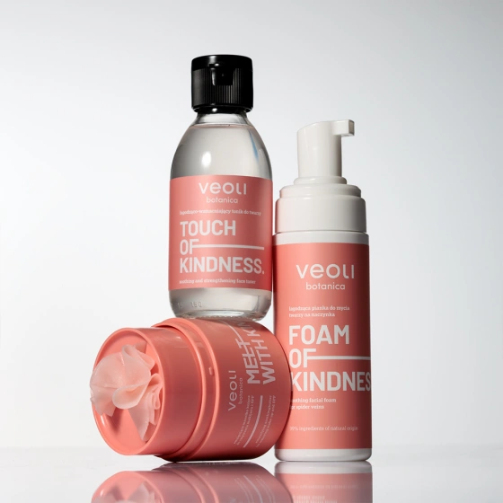 Kliknij na zdjęcie, aby je powiększyć Veoli Botanica Foam Of Kindness Beruhigender Gesichtsreinigungsschaum für Couperose-Haut 150 ml