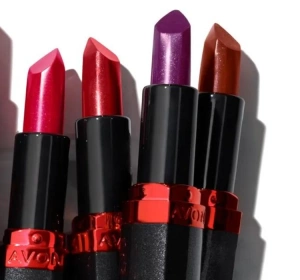 Avon Ultra Colour Creamy Lipstick Ultra-cremiger Lippenstfit 68 Red 2000 3,6g