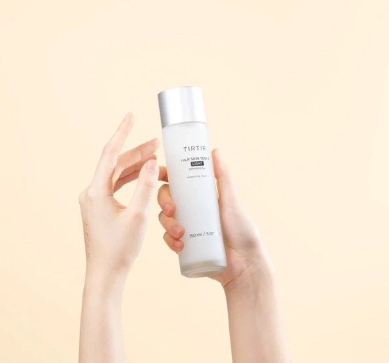 TIRTIR Milk Skin Toner Light – feuchtigkeitsspendendes Gesichtswasser mit Milch, 150 ml