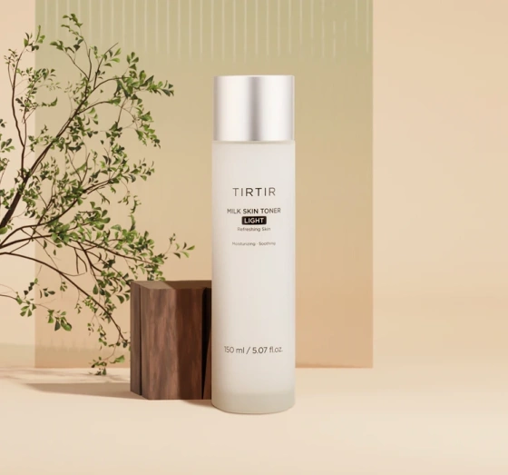 TIRTIR Milk Skin Toner Light – feuchtigkeitsspendendes Gesichtswasser mit Milch, 150 ml