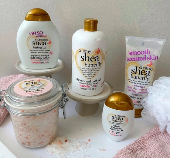 Kliknij na zdjęcie, aby je powiększyć TREACLEMOON CREAMY SHEA BUTTERFLY OH SO CALMING HANDCREME 75ML