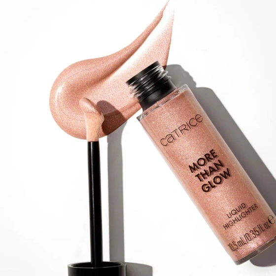 Kliknij na zdjęcie, aby je powiększyć Catrice More Than Glow Flüssiger Highlighter 020 Dewy Rose 10,5 ml
