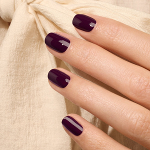 Manucurist Green – klassischer Nagellack in der Farbe Aubergine, 15 ml