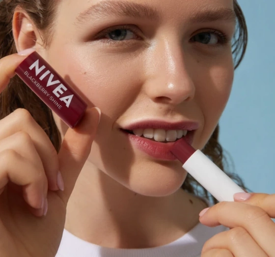 NIVEA PFLEGENDER LIPPENSTIFT BLACKBERRY SHINE 5,5ML