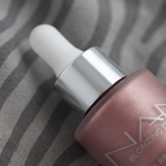 NAM Blonzing Drops – aufhellender flüssiger Bronzer-Rouge 02 15 ml