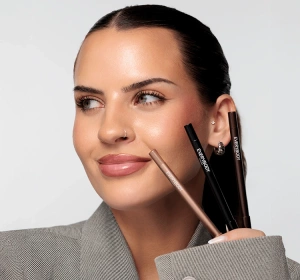  Everybody London Satin Kajal Satin-Augenstift Dark Chocolate 1 g